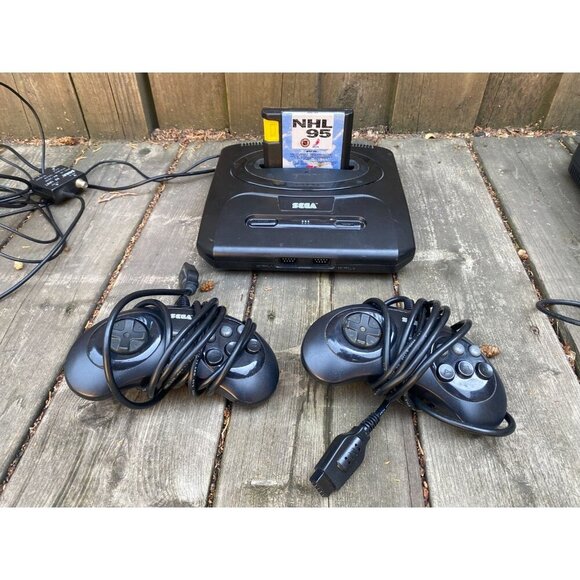 Vintage Sega Genesis Console With 2 Controllers & Game - Tested Working Black - Picture 5 of 7